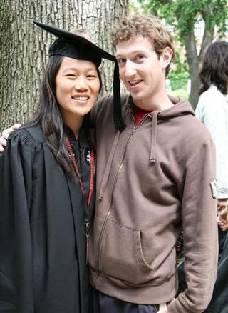Zuckerberg, eşiyle 2003 yılında her ikisi de Harvard'ta öğrenciyken tanıştı.